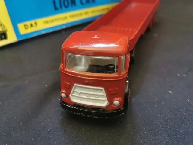 Lion Car Nr 33-35 DAF Articulated Lorry Rare Red Version 3