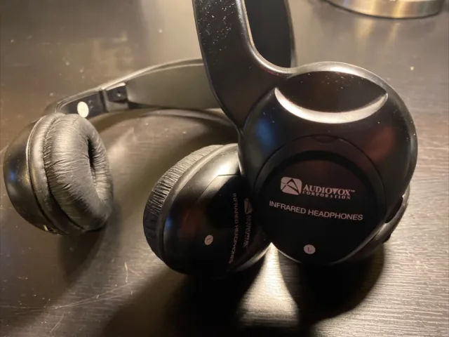 Audiovox Infared Wireless Headphones Battery Operated Pair of Black Headphones