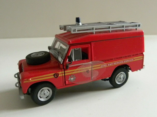 Universal Hobbies SB 1/43 - Land Rover 109 Bâché Pompiers | eBay