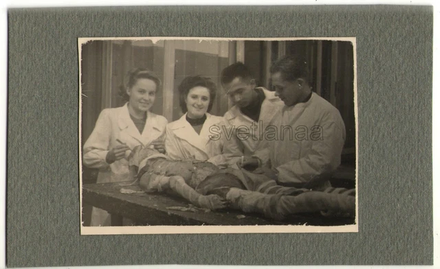 ÉTUDIANT EN MÉDECINE anatomie autopsie post mortem cadavre mort