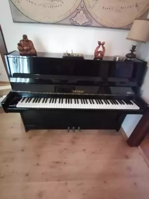 pianoforte verticale Petrof