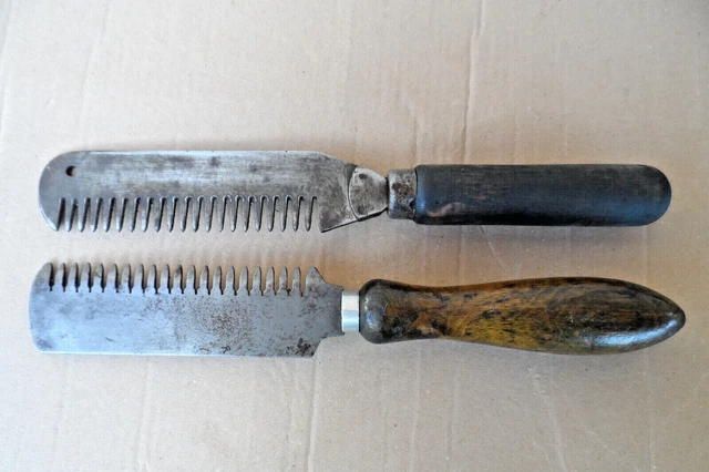 ANCIEN PEIGNE À myrtilles vintage en bois et métal dans son jus EUR 18