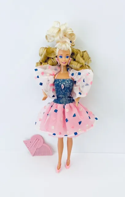 Poupée Barbie enfant cheveux bonds, deux robes( beige et blanc, rose) -  Barbie