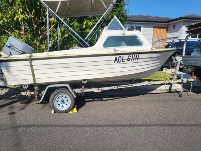 16ft Boat Runabout Half Cabin Fibreglass Chrysler 16ft Boat Runabout Half Cabin Fibreglass Chrysler