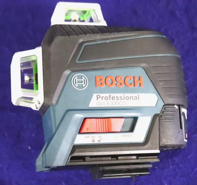 Bosch Proefssional GLL3-330CG Laser Level with Bosch BT 150 Compact Tripod