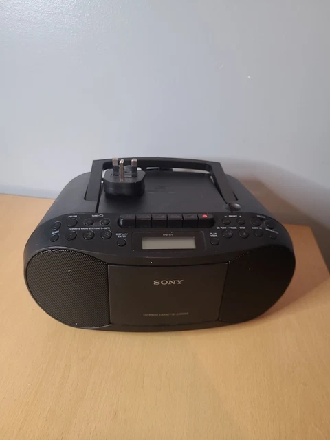 SONY CFD-S70 CASSETTE & CD Player / Small Boombox /FM.AM radio £26.99 ...