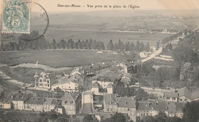 CPA 55 DUN sur MEUSE Vue Prise de la Place de l'Eglise