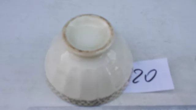 20/ Ancien petit bol en faïence faïence à identifier.