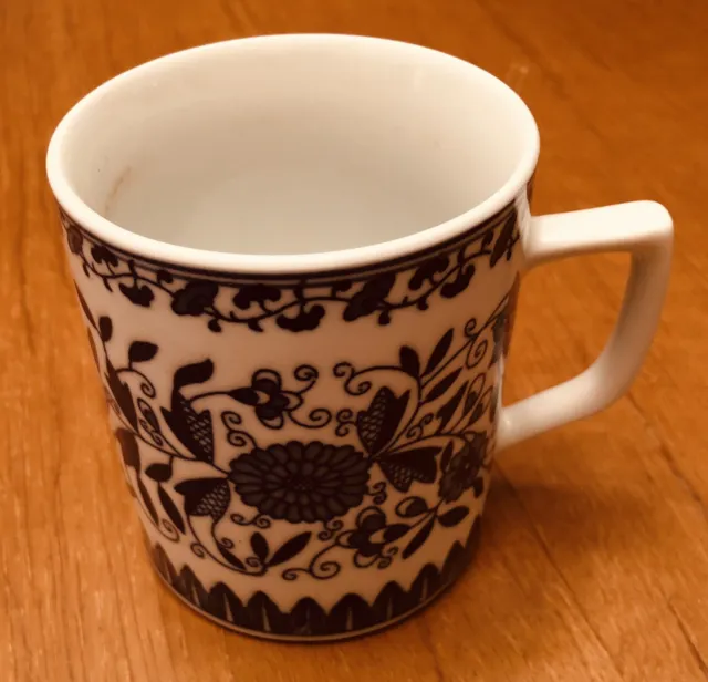 Vintage Chinese Jingdezhen Zhi Blue & White Pagoda Porcelain Mug - Floral Design