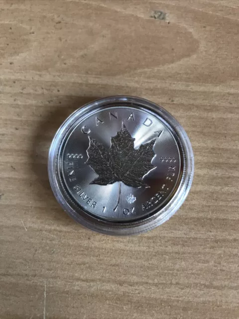 2022 Canada maple leaf 1 Oz silver bullion coin In capsule, mint condition