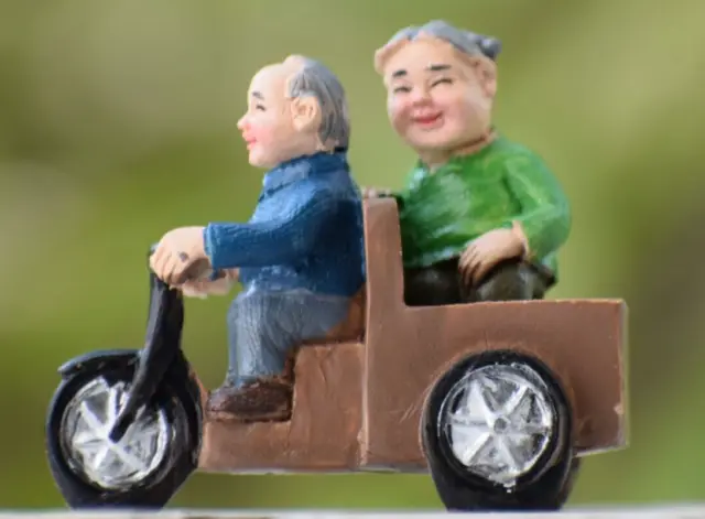 Couple sur chariot Figurine miniature II Décor de table II Articles de...
