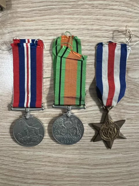 Ww2 Medals War And Defence Medals 1939-45 Star Original With Original Box