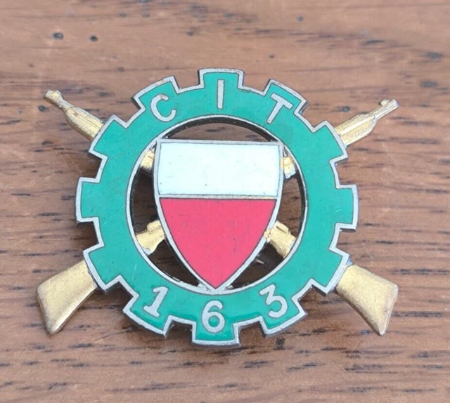 Insigne militaire-pucelle 7° REGIMENT CHASSEURS DRAGO G2037 - Insignes