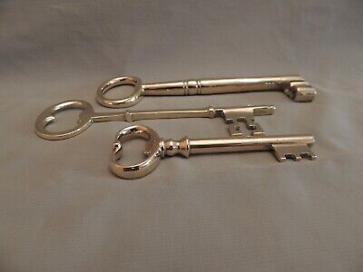 3 Collectible decorative beautiful bronze keys 2