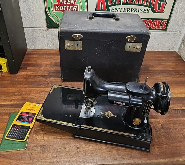 Vintage singer featherweight sewing machine model 221 missing power
