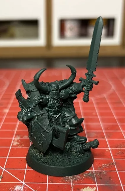 Warhammer - Slaves to Darkness - Chaos Lord Hero - (assembled and primed)