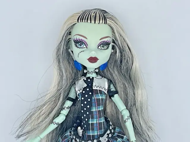 Monster High Frankie Stein Doll Original First Wave Black Elastic Hips  Pictures