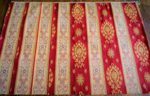 Coupon de tissus d'ameublement ou tapisserie en lin brodé début XXe - 106 X 70cm