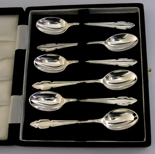Six English Solid Sterling Silver Chippendale Pattern Spoons 1965 Cased