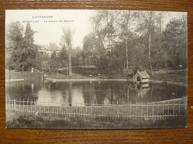 CPA - CANTAL - AURILLAC - le bassin du square