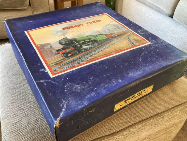 Vintage Hornby 0-Gauge boxed clockwork L.N.E.R. Passenger  train set with  Key.