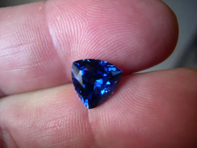 SOMPTUEUX SAPHIR VERNEUIL BLEU CEYLAN 10x10x10 mm