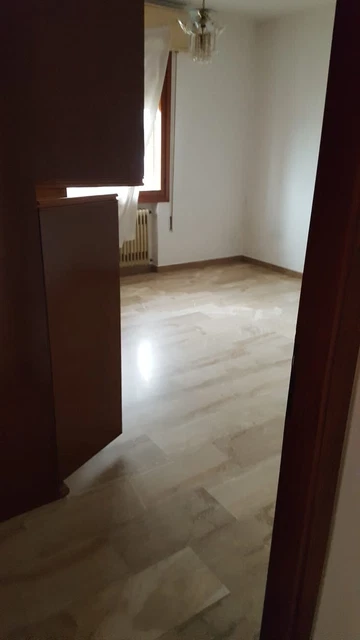 Vendesi spazioso appartamento bifamiliare con giardino et garage  2