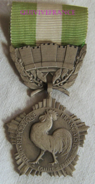File:Burkina Faso Medaille d'honneur des collectivites locales ribbon.svg - Wikimedia