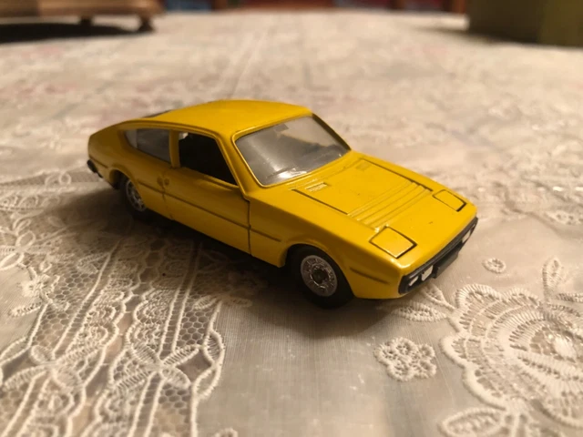 Peugeot 101 (KT 1976) - Phare avant complet très bel état Peugeot 101 (KT 1976) - Phare avant complet très bel état