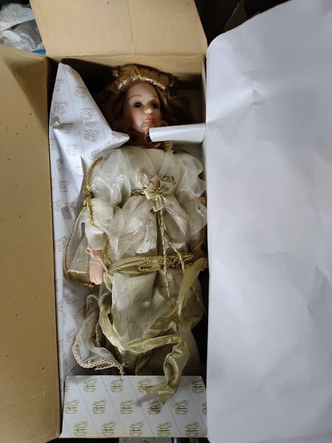 2002 NIB THE HERITAGE SIGNATURE COLLECTION Porcelain Angel Doll Angelica #80004