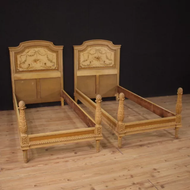 Coppia di letti in legno laccato due mobili dipinti stile Luigi XVI anni 60'
