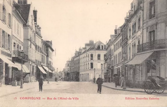Cpa 60 Compiegne Rue De L'hotel De Ville