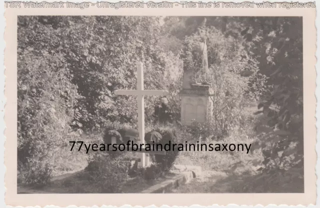 Foto Soldatengräber Soldatengrab Grab von Panzermann 1 Panzer Regiment 11 Barett