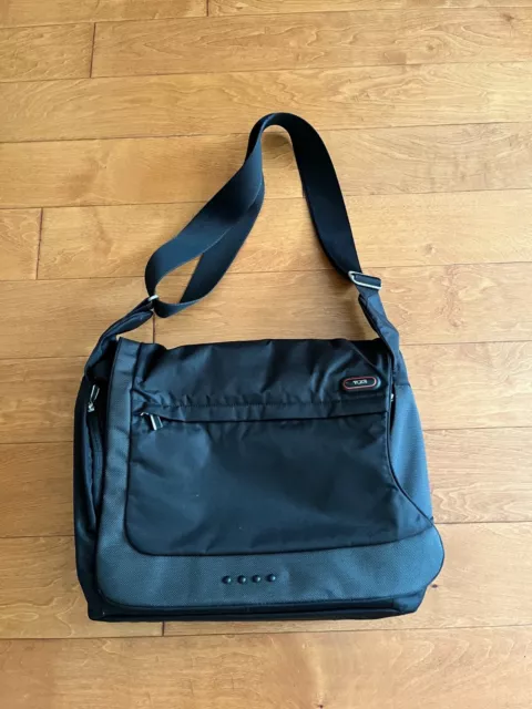 TUMI Laptop Messenger Travel Bag, 5112D Nylon, Black Expandable Computer