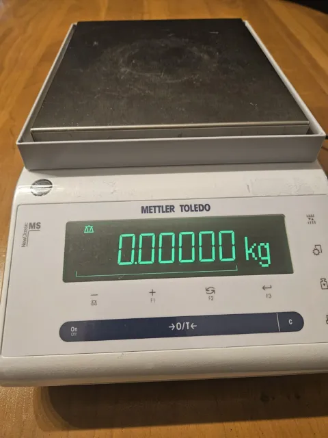 Mettler Toledo New Classic MF Balance / Scale