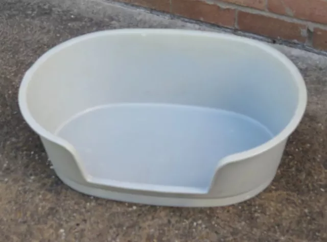 Cesta de plástico para perro