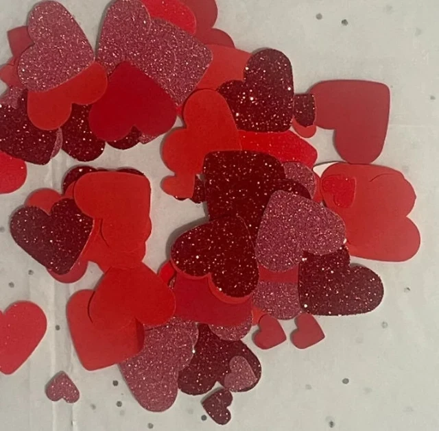 Confeti de corazón rojo de tamaño mixto