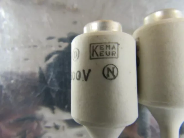 Kema Keur Ceramic Bottle Fuse 4A 500V(Lot Of 3) **Nnb** 3