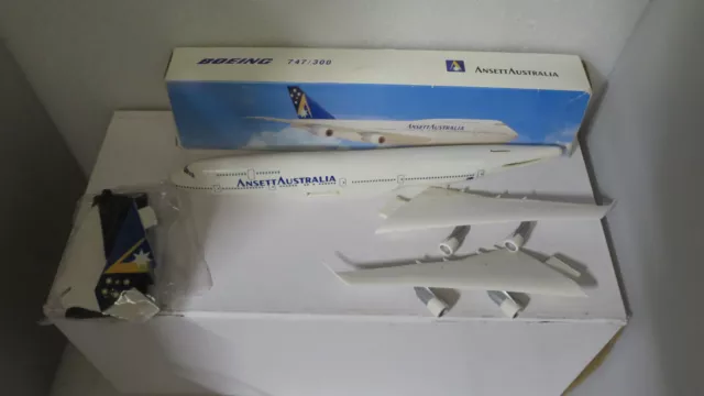 Unbranded  Ansett  Australia Airline Boeing 747-300 Plastic Model Kit Plane 3