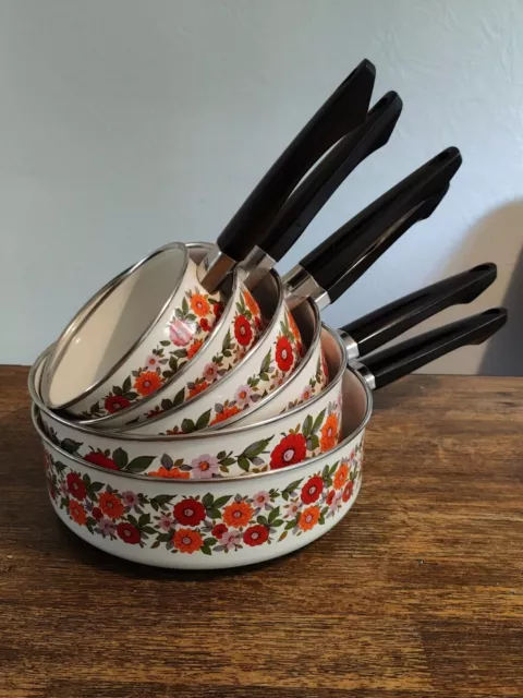 Série de 5 Casseroles tôle émaillées Et 1 Sauteuse Décor Floral Vintage 1970 TBE