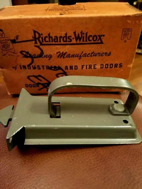Vintage Richard-Wilcox Heavy Cast Industrial Door Hardware Latch Box NEW No. 452