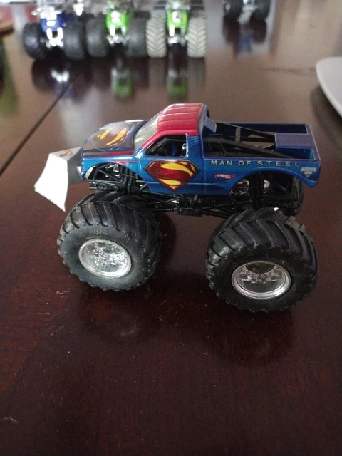 Monster Jam Hot Wheels Superman Monster Truck Die-Cast 1:64 Man of Steel HTF