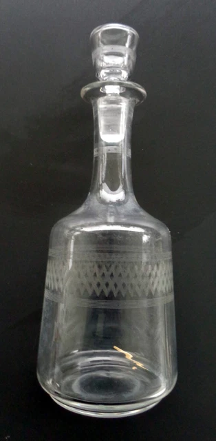 Ancienne carafe eau vin en verre taillé Baccarat des années 1900, avec bouchon