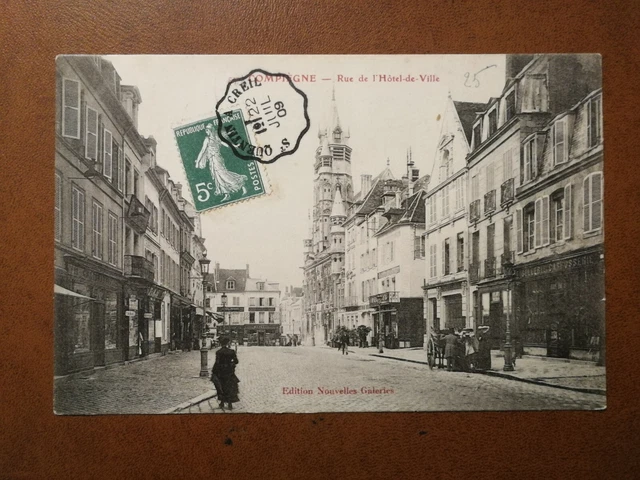 CPA 60 COMPIEGNE - rue de l'hotel de ville