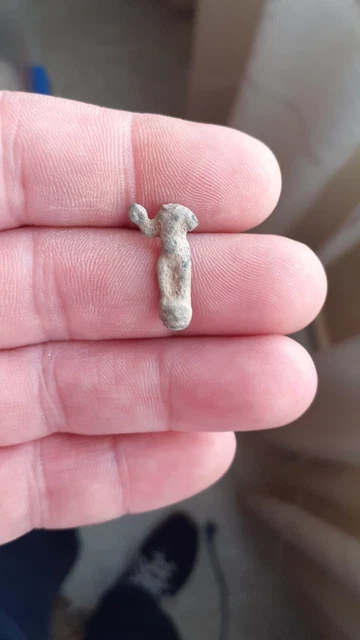 Pequeño muñeco bronce ¿ exvoto?