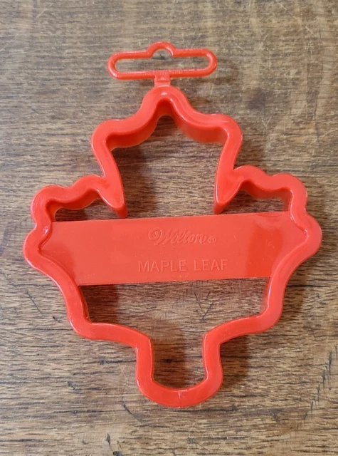 Wilton 1992 Maple Leaf Cookie Cutter Orange Plastic Fall Thanksgiving Autumn