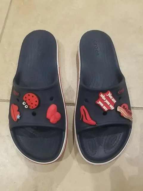 Crocs Sandals Slides Womens Size 7  Navy 6 Jibbitz HEARTS LIPS LADYBUG