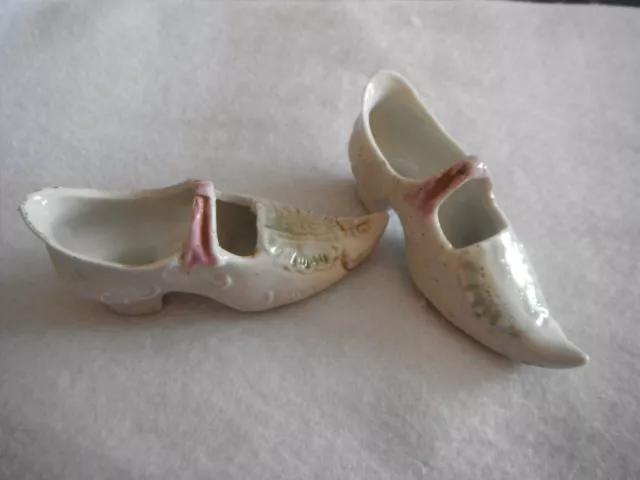 RARE paire de souliers / chaussures en porcelaine du 18 ème / Paris _ Meissen ?