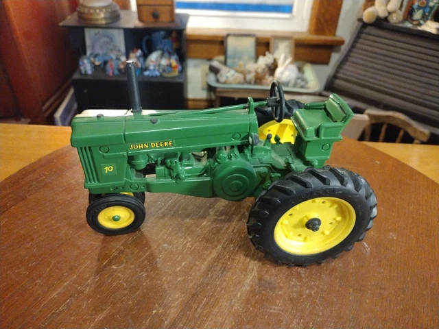 Ertl 1/16 Scale John Deere Model 70 Narrow Front Tractor