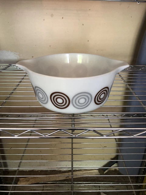 VTG PYREX PROMOTIONAL COSMOPOLITAN SALTON BULLSEYE 2.5 Qt. Casserole Dish No Lid